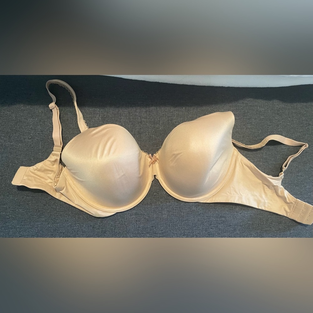 Victoria’s Secret Body By Victoria lined demi/demi double size 34DDD